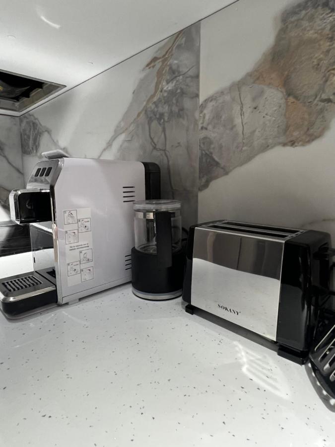 Sunny Retreat On The Apartamento Golem (Tirana)